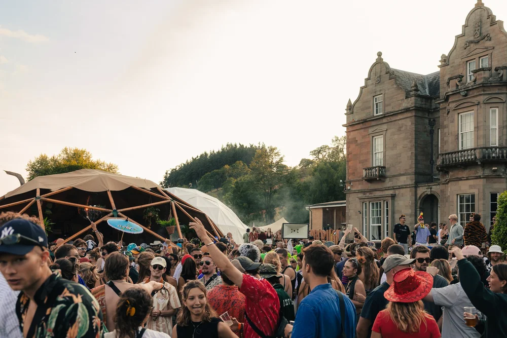 madruga festival mansion